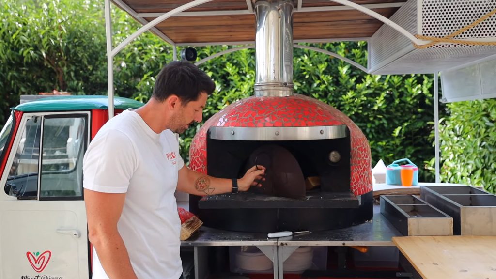 Fermer a moitié la porte du four Vito Iacopelli