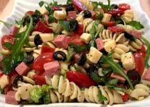 Recette de salade de pâtes froides en sauce crudaiola Recette de salade de pâtes froides en sauce crudaiola