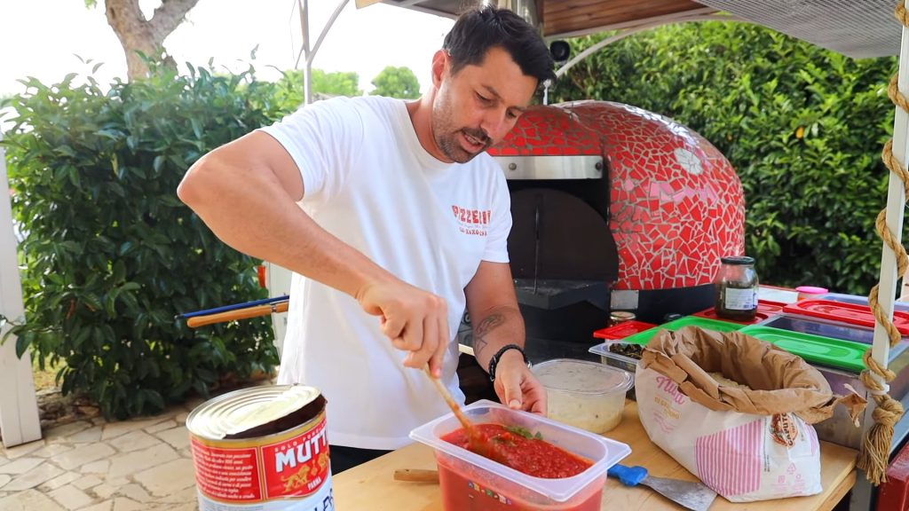 Vito Iacopelli prépare les ingrédients en avance