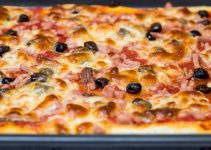 Recette de pizza extra croustillante en plaque Recette de pizza extra croustillante en plaque