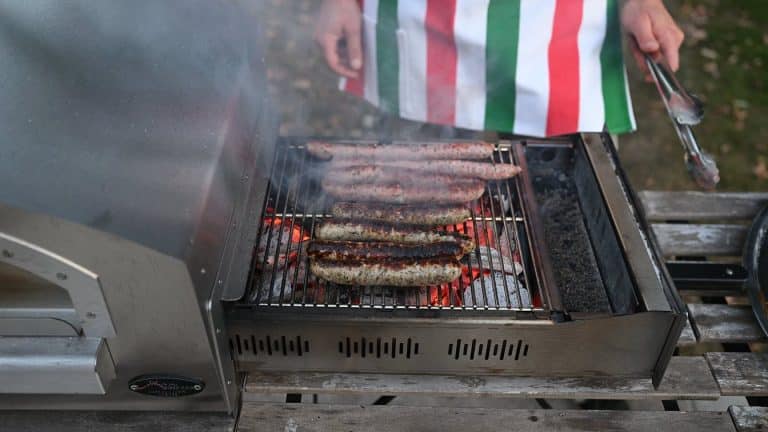 Cuisson saucisses au barbecue Vulcano TAAL