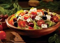 Recette de salade Grecque à la feta et aux olives Recette de salade Grecque à la feta et aux olives